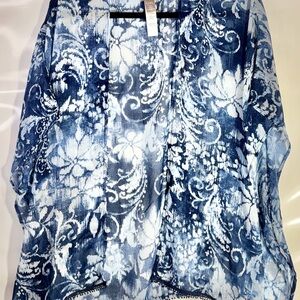 Chico's Indigo and Ivory Patterned Kimono